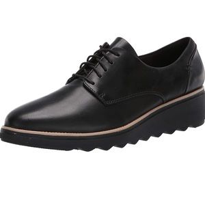 Clarks black leather loafers 7.5 *like new*